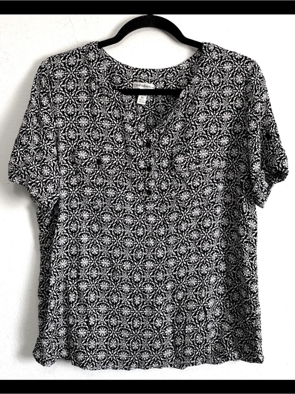 Croft & Barrow Buttoned Front Short Sleeves Top